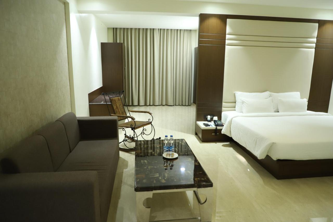แกรนด์ เฮอริเทจ นาร์มาดา แจ๊คสัน Hotel จาบัลปูร์ ภายนอก รูปภาพ